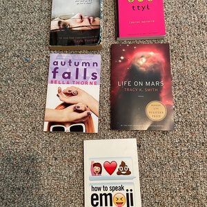 5 TWEEN/TEEN PAPERBACK BOOKS
